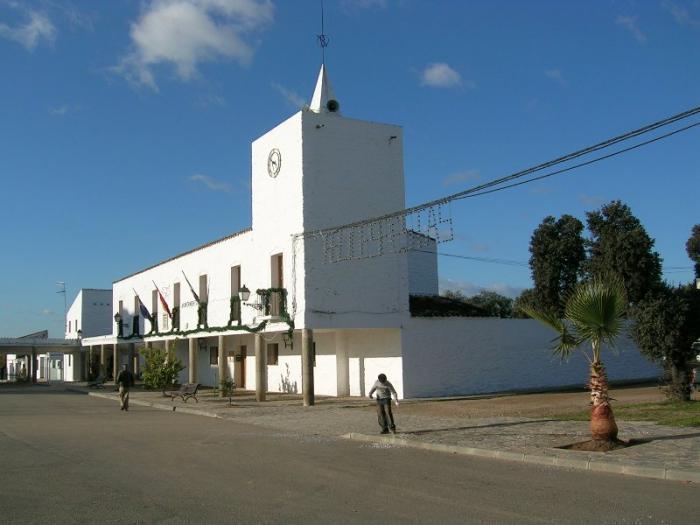 El alcalde de Vegaviana declina valorar la no declaración del municipio como BIC