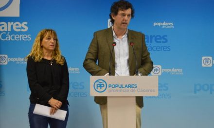 La alcaldesa de Torre de Don Miguel denuncia insultos «machistas» por parte del portavoz del PSOE
