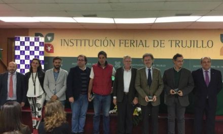Los hermanos Heras Monduate reciben el premio al «Ganadero Más Sobresaliente» en Trujillo
