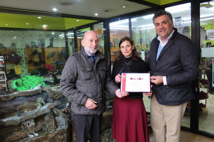 Una zapatería de Coria gana el Concurso de Escaparates Navideños organizado por ASECOC