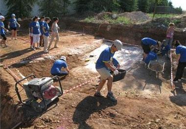 Excavan una de las fosas comunes de la Guerra Civil en las inmediaciones del cementerio de Mérida