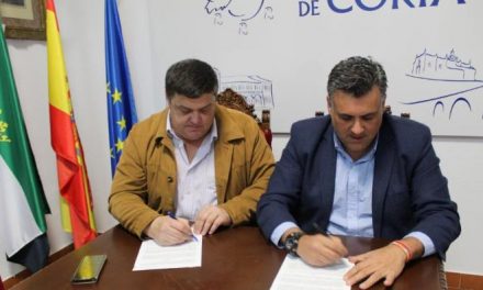 Coria formaliza el convenio de colaboración con Cilleros para la prestación del Servicio Social de Base