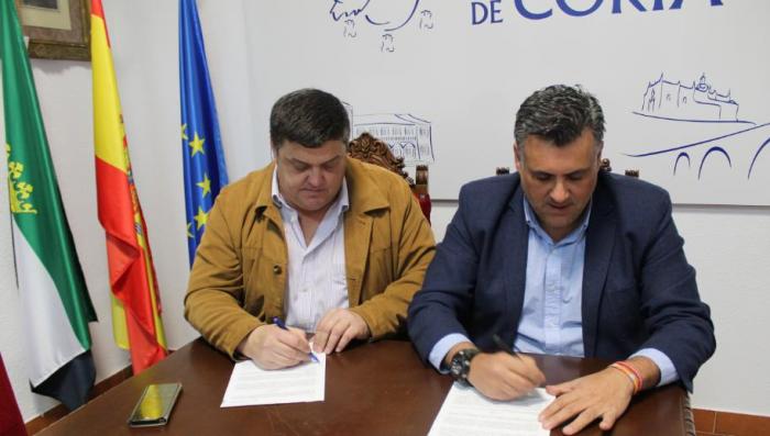 Coria formaliza el convenio de colaboración con Cilleros para la prestación del Servicio Social de Base