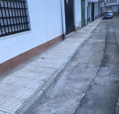 El Ayuntamiento de Moraleja acomete trabajos para mejorar la accesibilidad de caminos y aceras