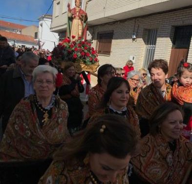 Numerosos moralejanos veneran a San Blas acompañándolo por las calles de Moraleja