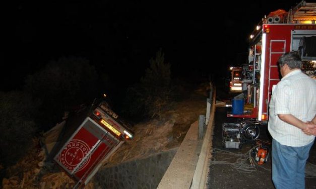 Tres personas, dos mujeres y el conductor de un camión, fallecen en un accidente de tráfico en Valverde