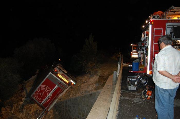 Tres personas, dos mujeres y el conductor de un camión, fallecen en un accidente de tráfico en Valverde