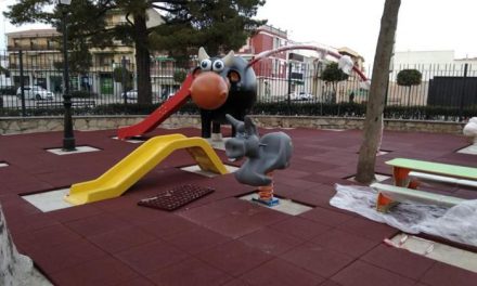 Moraleja ultima la renovación del Parque Alfanhuí con la instalación de nuevos elementos de juego