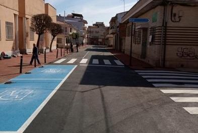 Reabren al tráfico la calle Cilleros de Moraleja con una imagen renovada y más accesible