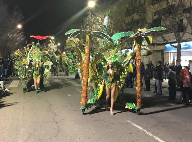 «La Furia de Neptuno» y «Caminando entre Dinosaurios» ganan los desfiles de Carnaval de Coria