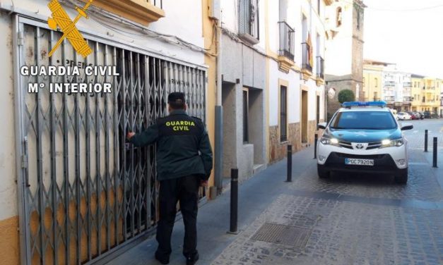 Detienen al hombre de 39 años que robó 600 euros en un céntrico estanco de Moraleja
