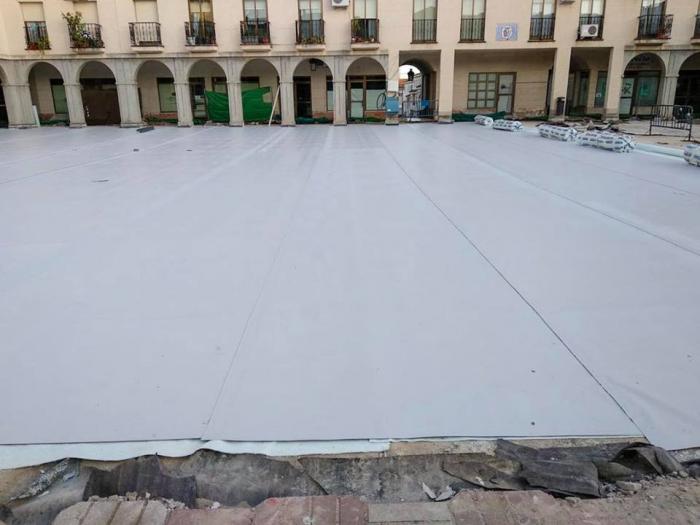 El Ayuntamiento de Coria acomete obras de impermeabilización y solado en la Plaza de Salamanca