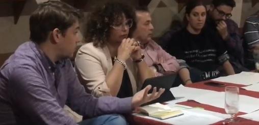 El candidato del PSOE de Coria se reúne con las peñas de San Juan para conocer sus reivindicaciones