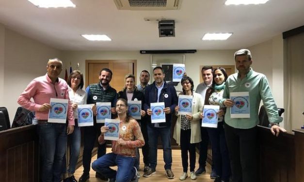 El Ayuntamiento de Moraleja se une a la campaña del autismo iluminando la fachada  de azul