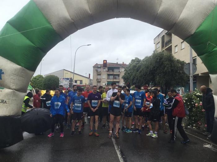 Un centenar de corredores participa en la VI Milla Urbana de la localidad de Moraleja