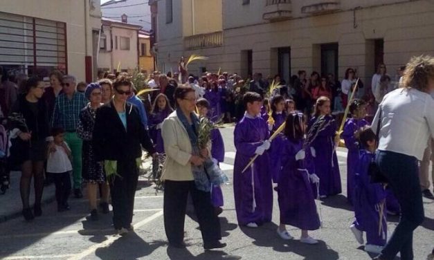 La tradicional Procesión del domingo de Ramos abre la Semana Santa en la localidad de Moraleja