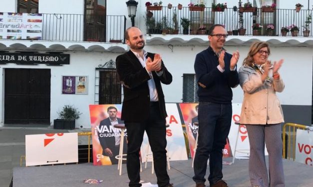 Ciudadanos abriga a Millán Luis González en la presentación de su candidatura en Moraleja