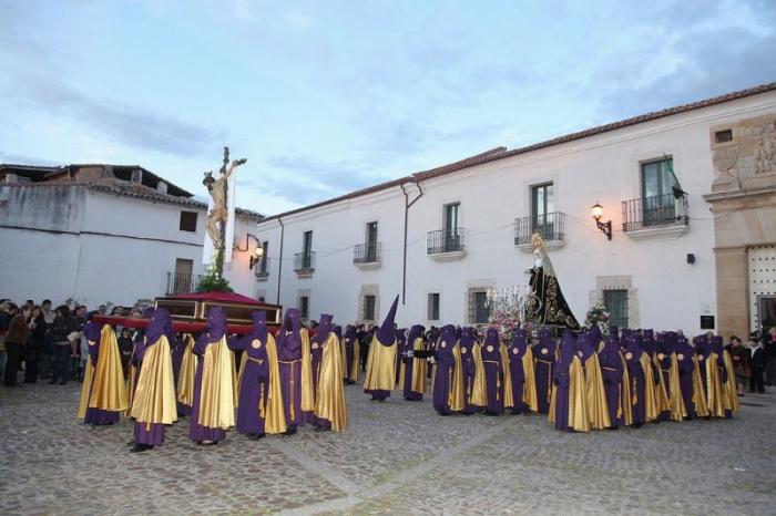 La Cofradía de la Santa y Vera Cruz desfilará durante la tarde de Jueves Santo por las calles de Coria