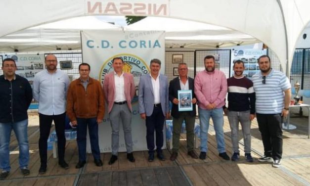 Casi un centenar de ex jugadores del CD Coria se reúnen en el 50 aniversario del equipo