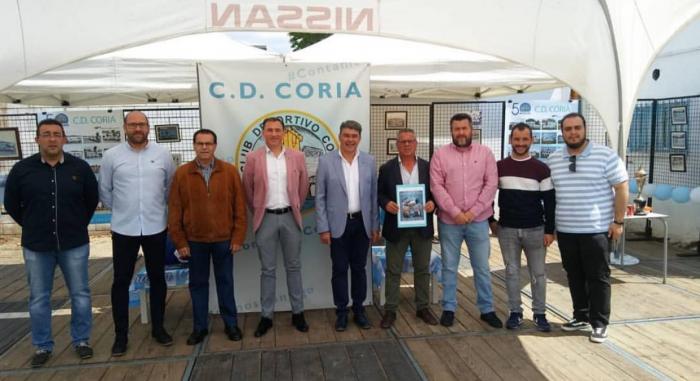 Casi un centenar de ex jugadores del CD Coria se reúnen en el 50 aniversario del equipo