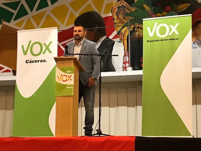 VOX respalda a David Vaquero en la presentación de su candidatura a la alcaldía de Moraleja
