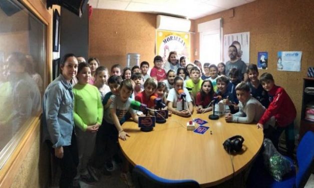 Los alumnos de cuarto curso del Colegio Cervantes visitan las instalaciones de Radio Interior