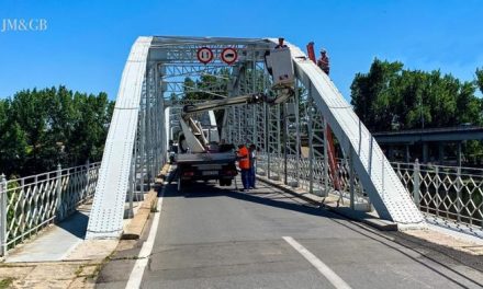Ballestero anuncia el inicio de las obras de iluminación artística del Puente de Hierro de Coria