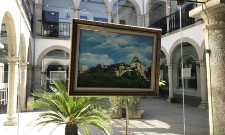 El Patio del Ayuntamiento de Coria acoge los trabajos de «Pintura y Técnicas Pictóricas» del CEPA