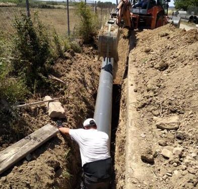 El Ayuntamiento de Moraleja instala una nueva conducción de agua para abastecer la dehesa boyal
