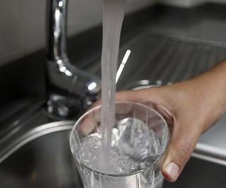 Acebo pide un uso responsable del agua para evitar cortes o sanciones por uso irresponsable