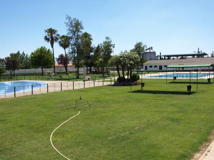 Los trabajos para modernizar el bar de las piscinas de Moraleja comenzarán tras la temporada de baños