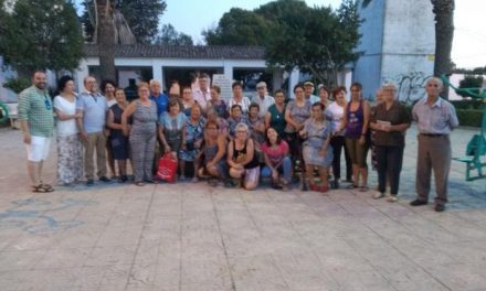 La pedanía de Valdencín celebra por primera vez el Día de los Abuelos junto a sus mayores