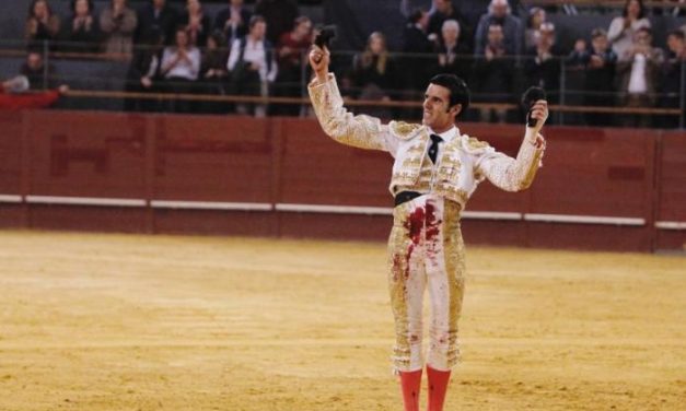 Emilio de Justo triunfa en Bilbao y resulta herido «sin complicaciones» por el tercer toro de Victorino Martín