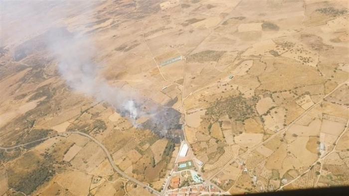 El Plan Infoex da por controlado el incendio en el Cerro del Mocho situado en Calzadilla