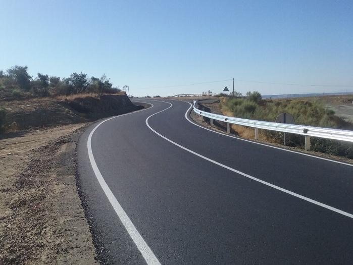 La Diputación destina casi 700.000 euros para adecuar la carretera que une Casas de Millán con la N-630 y la A-66