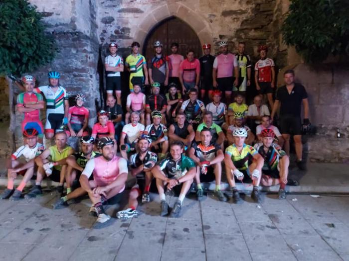 Más de 40 ciclistas participan en la VI Marcha Nocturna del colectivo BTT Xálima de Moraleja