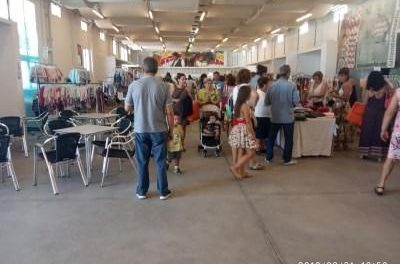Un total de 13 expositores ofrece productos rebajados en la XVIII Feria del Stock de Moraleja