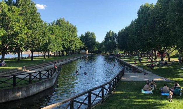 El Ayuntamiento de Moraleja continúa ensalzando las características de la piscina natural del Parque Fluvial