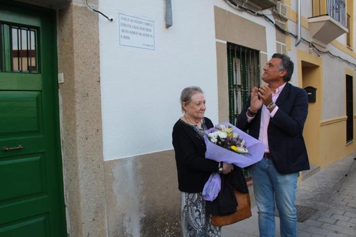 El Ayuntamiento de Coria dedica la calle Albaicín al escritor Rafael Sánchez Ferlosio