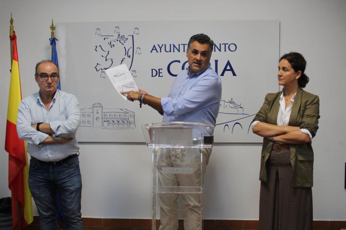 Ballestero denuncia que el proyecto de las entradas a Coria ha sido “destrozado” por parte de la Diputación