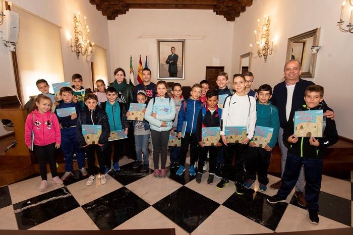 Escolares de Huélaga y Riolobos inauguran las jornadas de puertas abiertas de la Diputación de Cáceres