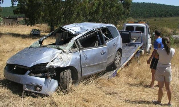 Fallece un conductor de 35 años en Zarza la Mayor al salirse de la calzada su vehículo de madrugada