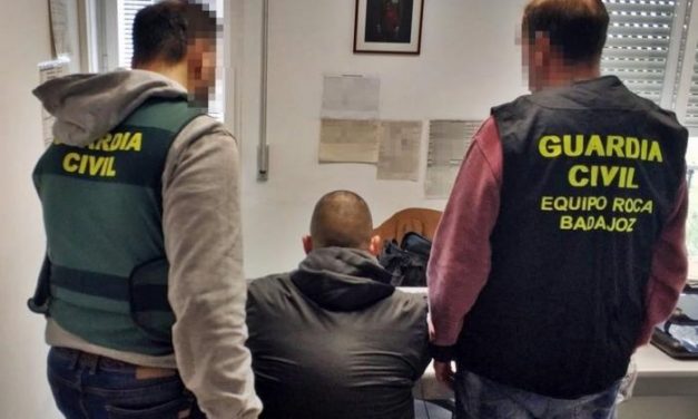 La Guardia Civil detiene al atracador que se llevó unos 15.000 euros en una entidad financiera en Alburquerque
