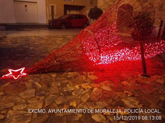 La Policía de Moraleja pide colaboración para detener al autor de un acto vandálico en la plaza de las Angustias