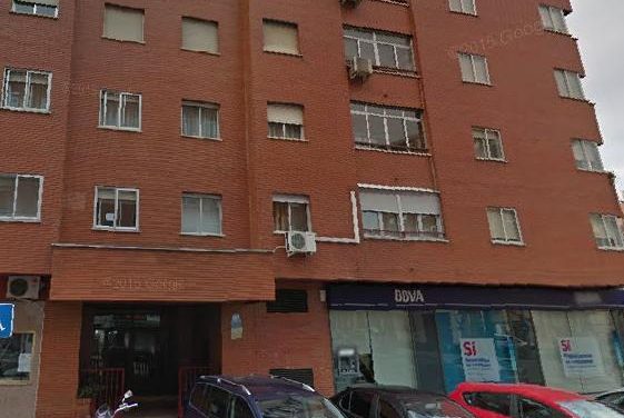 Un incendio en la cocina de una vivienda en Cáceres deja dos jóvenes heridos por intoxicación por humo
