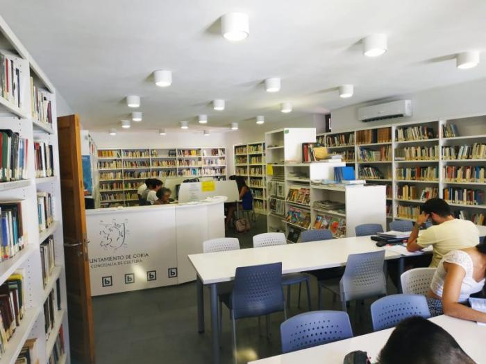 La Biblioteca Rafael Sánchez Ferlosio de Coria amplía su horario hasta el próximo 10 de enero