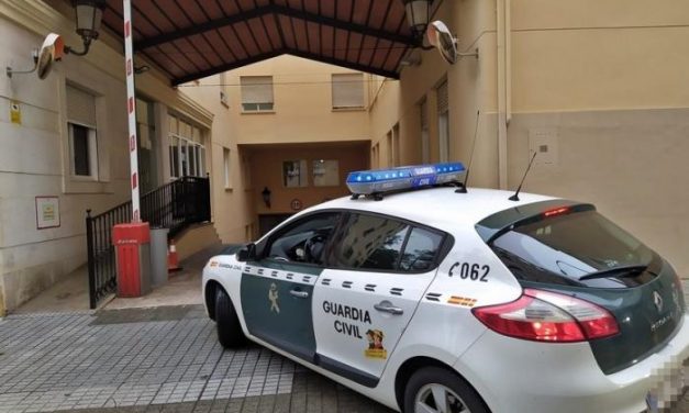 Detenido un vecino de Villar del Rey por apuñalar a un hombre en el estómago tras discutir en un bar