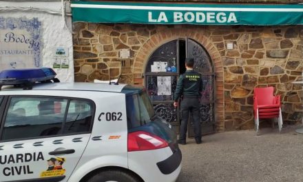 Vecinos de Cheles retienen a dos de los autores del robo en un restaurante hasta que llega la Guardia Civil