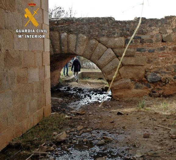 Investigan a una empresa de Mérida por verter aguas industriales sobre una canalización romana