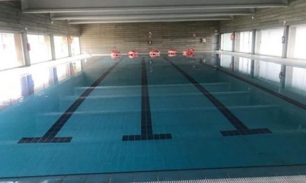 El consistorio de Moraleja prevé que las obras de climatización de la piscina cubierta finalicen en abril